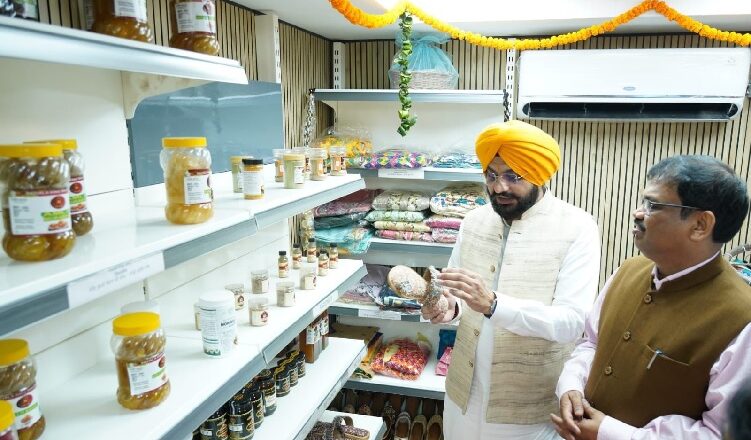 ਭਗਵੰਤ ਮਾਨ ਸਰਕਾਰ ਦੀ ਪੇਂਡੂ ਹੁਨਰ ਅਤੇ ਮਹਿਲਾ ਸਸ਼ਕਤੀਕਰਨ ਲਈ ਨਵੀਂ ਸ਼ੁਰੂਆਤ; ‘ਪਹਿਲ ਮਾਰਟ’ ਨਾਲ ਪਿੰਡਾਂ ਦੀਆਂ ਔਰਤਾਂ ਬਣਨਗੀਆਂ ਆਤਮ-ਨਿਰਭਰ