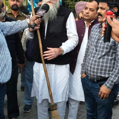 ਸਪੀਕਰ ਪੰਜਾਬ ਵਿਧਾਨ ਸਭਾ ਨੇ ਕੋਟਕਪੂਰਾ ਸਿਵਲ ਹਸਪਤਾਲ ਵਿਖੇ ਸਫ਼ਾਈ ਅਭਿਆਨ ਵਿੱਚ ਹਿੱਸਾ ਲਿਆ 