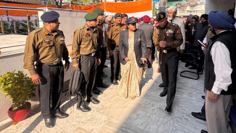 ਲੈਫਟੀਨੈਂਟ ਜਨਰਲ ਚਾਂਦਪੁਰੀਆ ਨੇ ਪੇਸਕੋ ਕਰਮਚਾਰੀਆਂ ਨਾਲ ਮੁਲਾਕਾਤ ਕਰਕੇ ਉਨ੍ਹਾਂ ਦਾ ਹੌਸਲਾ ਵਧਾਇਆ