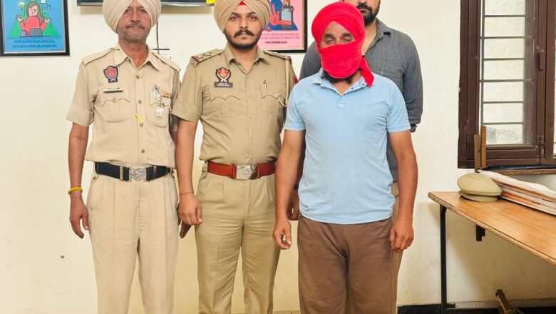 8 ਕਿਲੋ 262 ਗ੍ਰਾਮ ਅਫੀਮ, 2 ਕਿਲੋ 437 ਗ੍ਰਾਮ ਚਰਸ, 35 ਗ੍ਰਾਮ ਨਸ਼ੀਲਾ ਪਾਊਡਰ, 5 ਮੋਬਾਇਲ ਫੋਨ ਤੇ 3610 ਰੁਪਏ, 6750 ਐਮ.ਐਲ. ਨਜ਼ਾਇਜ਼ ਸ਼ਰਾਬ ਬਰਾਮਦ