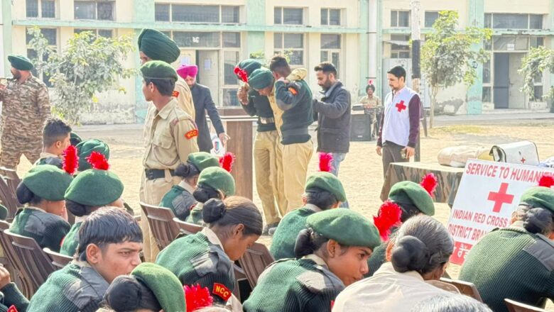 ਰੈੱਡ ਕਰਾਸ ਰੂਪਨਗਰ ਵਲੋਂ ਐਨ.ਸੀ.ਸੀ. ਕੈਡਿਟਾਂ ਲਈ ਚੱਲ ਰਹੇ ਸਿਖਲਾਈ ਕੈਂਪ ਦੌਰਾਨ ਮੁੱਢਲੀ ਸਹਾਇਤਾ ਬਾਰੇ ਟ੍ਰੇਨਿੰਗ ਕਰਵਾਈ 