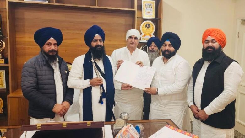 ਹਰਜੋਤ ਸਿੰਘ ਬੈਂਸ ਅਤੇ ਦੀਪਕ ਬਾਲੀ ਵੱਲੋਂ ਜਥੇਦਾਰ ਗਿਆਨੀ ਕੁਲਦੀਪ ਸਿੰਘ ਗੜਗੱਜ ਨੂੰ ਸ੍ਰੀ ਗੁਰੂ ਤੇਗ਼ ਬਹਾਦਰ ਜੀ ਦੇ 350ਵੇਂ ਸ਼ਹੀਦੀ ਦਿਹਾੜੇ ਨੂੰ ਸਮਰਪਿਤ ਸਮਾਗਮਾਂ ਵਿੱਚ ਸ਼ਾਮਲ ਹੋਣ ਦਾ ਸੱਦਾ