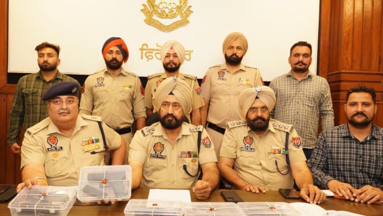 ਫਿਰੋਜ਼ਪੁਰ ਵਿੱਚ ਸਰਹੱਦ ਪਾਰੋਂ ਹਥਿਆਰਾਂ ਦੀ ਤਸਕਰੀ ਕਰਨ ਵਾਲੇ ਨੈੱਟਵਰਕ ਦਾ ਪਰਦਾਫਾਸ਼; ਚਾਰ ਗੋਲਕ ਪਿਸਤੌਲਾਂ ਸਮੇਤ ਦੋ ਕਾਬੂ