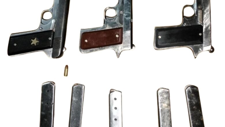 ਗੈਂਗਸਟਰ ਗੁਰਦੇਵ ਜੱਸਲ ਅਤੇ ਗੁਰਲਾਲ ਉਰਫ਼ ਗੁੱਲੂ ਦੇ ਦੋ ਹੋਰ ਕਾਰਕੁਨ ਗੁਰਦਾਸਪੁਰ ਤੋਂ ਗ੍ਰਿਫ਼ਤਾਰ; ਤਿੰਨ ਪਿਸਤੌਲ ਬਰਾਮਦ