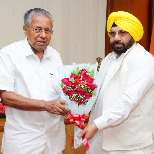 ਹਰਭਜਨ ਸਿੰਘ ਈ.ਟੀ.ਓ. ਵਲੋਂ ਕੇਰਲਾ ਦੇ ਮੁੱਖ ਮੰਤਰੀ ਪਿਨਾਰਾਏ ਵਿਜੇਅਨ ਨਾਲ ਮੁਲਾਕਾਤ