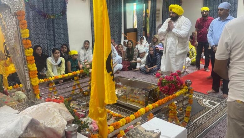 ਹਰਭਜਨ ਸਿੰਘ ਈ.ਟੀ.ਓ. ਥਿਰਵੂਨੰਤਮਪੂਰਮ ਦੇ ਗੁਰੂ ਘਰ ਵਿਖੇ ਹੋਏ ਨਤਮਸਤਕ