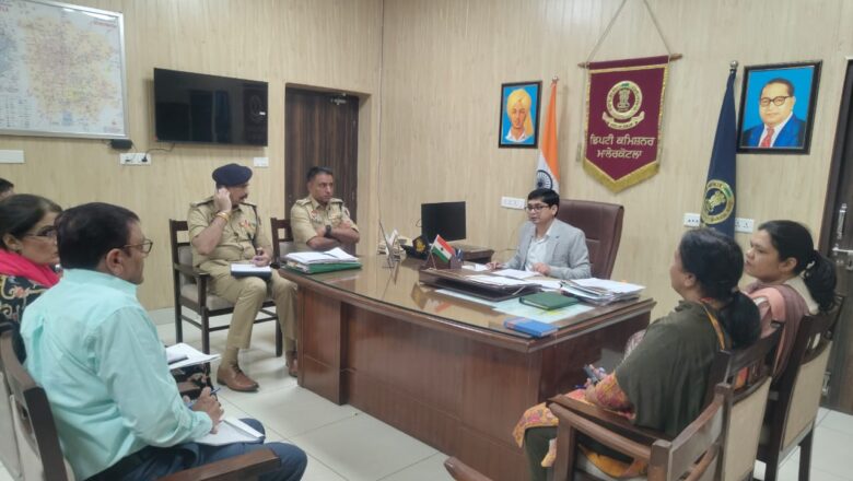 ਡਿਪਟੀ ਕਮਿਸ਼ਨਰ ਨੇ ਸ੍ਰੀ ਗੁਰੂ ਤੇਗ਼ ਬਹਾਦਰ ਜੀ ਦੇ 350 ਸਾਲਾ ਸ਼ਹੀਦੀ ਦਿਹਾੜੇ ਨੂੰ ਸਮਰਪਿਤ 20 ਨਵੰਬਰ ਨੂੰ ਹੋਣ ਵਾਲੇ ਲਾਈਟ ਐਂਡ ਸਾਊਂਡ ਸ਼ੋਅ ਸਮਾਗਮ ਦੀਆਂ ਤਿਆਰੀਆਂ ਸਬੰਧੀ ਸੱਦੀ ਮੀਟਿੰਗ