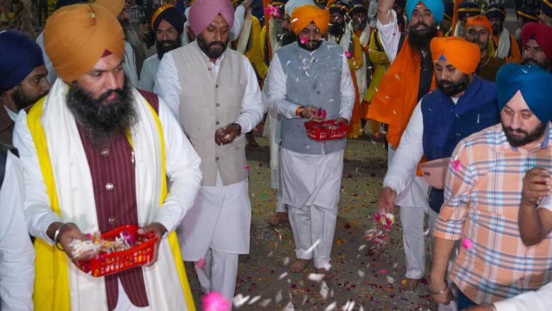 ਵੱਖੋ ਵੱਖ ਸਥਾਨਾਂ ਤੋਂ ਨਗਰ ਕੀਰਤਨ ਸ੍ਰੀ ਅਨੰਦਪੁਰ ਸਾਹਿਬ ਵਿਖੇ ਪੁੱਜੇ, ਪਵਿੱਤਰ ਨਗਰੀ ‘ਬੋਲੇ ਸੋ ਨਿਹਾਲ, ਸਤਿ ਸ੍ਰੀ ਅਕਾਲ’ ਦੇ ਨਾਅਰਿਆਂ ਨਾਲ ਗੂੰਜ ਉੱਠੀ