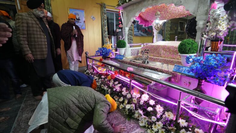 ਮੁੱਖ ਮੰਤਰੀ ਭਗਵੰਤ ਸਿੰਘ ਮਾਨ ਅਤੇ ਅਰਵਿੰਦ ਕੇਜਰੀਵਾਲ ਨੇ ਸਿੱਖ ਸੰਗਤ ਨਾਲ ਸ੍ਰੀਨਗਰ ਵਿਖੇ ਕੀਰਤਨ ਦਰਬਾਰ ਵਿੱਚ ਸ਼ਿਰਕਤ ਕੀਤੀ