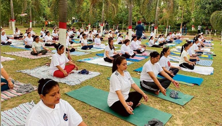 ‘ਸੀਐਮ ਦੀ ਯੋਗਸ਼ਾਲਾ’ ਨੇ ਰਚਿਆ ਇਤਿਹਾਸ; 2 ਲੱਖ ਲੋਕ ਰੋਜ਼ਾਨਾ ਕਰ ਰਹੇ ਮੁਫ਼ਤ ਯੋਗ, 4,500 ਤੋਂ ਜ਼ਿਆਦਾ ਕਲਾਸਾਂ ਅਤੇ 2,600+ ਨੌਜਵਾਨਾਂ ਨੂੰ ਮਿਲੀ ਨੌਕਰੀ