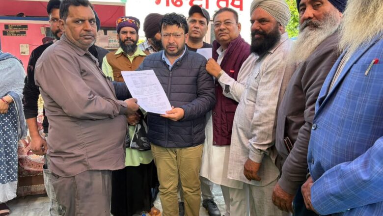 ਕੈਬਨਿਟ ਮੰਤਰੀ ਡਾ. ਰਵਜੋਤ ਨੇ ਸ਼ਾਮ ਚੁਰਾਸੀ ’ਚ 61 ਪਰਿਵਾਰਾਂ ਨੂੰ 1.50 ਕਰੋੜ ਦੇ ਚੈਕ ਵੰਡੇ