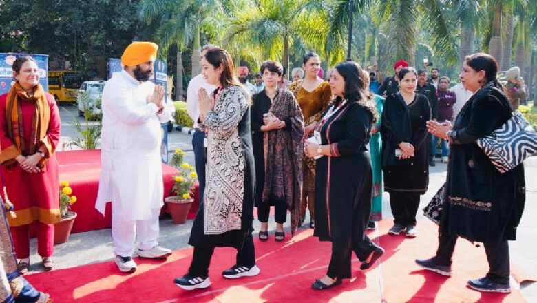 ਹਰਜੋਤ ਬੈਂਸ ਵੱਲੋਂ ਵਿਸ਼ਵ-ਪੱਧਰੀ ਅਧਿਆਪਨ ਵਿਧੀਆਂ ਬਾਰੇ ਸਿਖਲਾਈ ਲਈ 72 ਅਧਿਆਪਕਾਂ ਦੇ ਤੀਜੇ ਬੈਚ ਨੂੰ ਫਿਨਲੈਂਡ ਲਈ ਕੀਤਾ ਰਵਾਨਾ