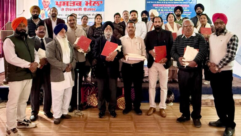 ਜ਼ਿਲ੍ਹਾ ਭਾਸ਼ਾ ਦਫ਼ਤਰ ਨੇ ਕਰਵਾਇਆ ਸ਼ਾਨਦਾਰ ਤ੍ਰੈ – ਭਾਸ਼ਾ ਕਵੀ ਦਰਬਾਰ