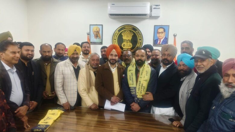 ਆਮ ਆਦਮੀ ਪਾਰਟੀ ਦੀਆਂ ਨੀਤੀਆਂ ਤੋਂ ਪ੍ਰਭਾਵਿਤ ਹੋ ਕੇ ਕੌਂਸਲਰ ਰਾਜੀਵ ਚੌਧਰੀ ਕਾਂਗਰਸ ਛੱਡ ਆਪ ’ਚ ਸ਼ਾਮਲ