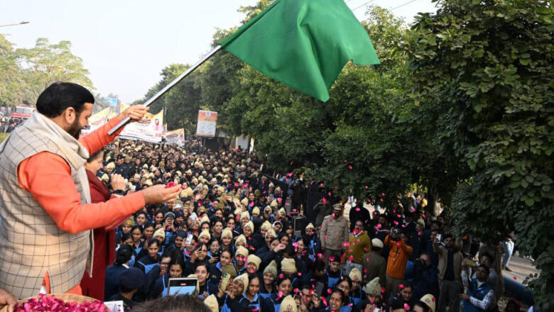अटल जनसेवा को समर्पित दौड़ को मुख्यमंत्री नायब सिंह सैनी ने दिखाई हरी झंडी