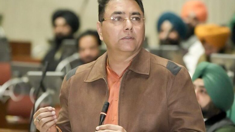 “ਵਿਕਸਿਤ ਭਾਰਤ-ਜੀ ਰਾਮ ਜੀ” ਗਰੀਬਾਂ ਨਾਲ ਭੱਦਾ ਮਜ਼ਾਕ, ਅਮਨ ਅਰੋੜਾ ਵੱਲੋਂ ਰੋਜ਼ਗਾਰ ਦੀ ਗਾਰੰਟੀ ਤੋਂ ਭੱਜਣ ਲਈ ਕੇਂਦਰ ਦੀ ਸਖ਼ਤ ਨਿੰਦਾ