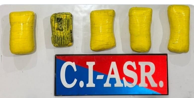 ਅੰਮ੍ਰਿਤਸਰ ਵਿੱਚ ਸਰਹੱਦ ਪਾਰੋਂ ਚੱਲ ਰਹੇ ਨਸ਼ਾ ਤਸਕਰੀ ਨੈੱਟਵਰਕ ਦਾ ਪਰਦਾਫਾਸ਼; 5 ਕਿਲੋ ਹੈਰੋਇਨ ਸਮੇਤ ਇੱਕ ਵਿਅਕਤੀ ਕਾਬੂ