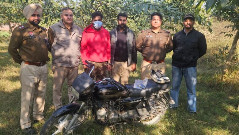 ਗੁਰਦਾਸਪੁਰ ਗ੍ਰਨੇਡ ਹਮਲੇ ਦੇ  ਸਬੰਧ ਵਿੱਚ ਇੱਕ ਹੋਰ ਗ੍ਰਿਫ਼ਤਾਰ; ਇੱਕ ਪਿਸਤੌਲ, ਅਪਰਾਧ ਦੌਰਾਨ ਵਰਤਿਆ ਗਿਆ ਮੋਟਰਸਾਈਕਲ ਬਰਾਮਦ