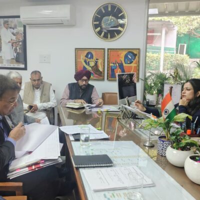 मंत्री श्रुति चौधरी ने तोशाम के विकास एवं बाढ़ से संबंधित कार्यों को लेकर अधिकारियों के साथ की बैठक