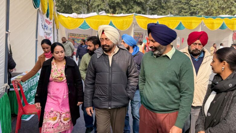 ਪੰਜਾਬ ਸਖੀ ਸ਼ਕਤੀ ਮੇਲੇ` ਦੇ ਦੂਸਰੇ ਦਿਨ ਗ੍ਰਾਹਕਾਂ ਦੀ ਲੱਗੀ ਭੀੜ, ਲੋਕਾਂ ਨੇ ਆਪਣੀਆਂ ਪਸੰਦੀਦਾ ਵਸਤਾਂ ਦੀ ਖਰੀਦਾਰੀ ਕੀਤੀ  