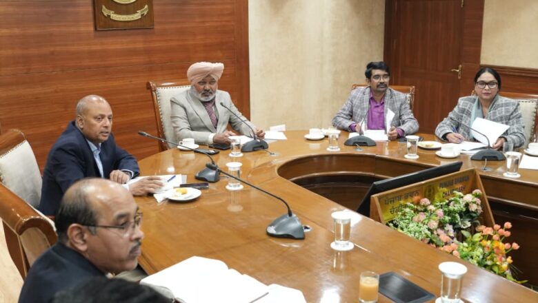 ਵਿੱਤ ਮੰਤਰੀ ਹਰਪਾਲ ਸਿੰਘ ਚੀਮਾ ਨੇ ਬੈਂਕਾਂ ਲਈ ਪੈਨਸ਼ਨਰ ਸੇਵਾ ਪੋਰਟਲ ਰਜਿਸਟ੍ਰੇਸ਼ਨ ਨੂੰ ਪੂਰਾ ਕਰਨ ਲਈ ਸਮਾਂ-ਸੀਮਾ ਕੀਤੀ ਨਿਰਧਾਰਤ