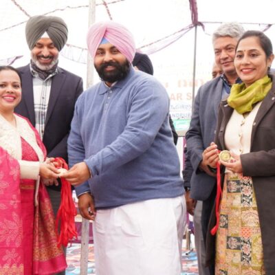 ਪੰਜਾਬ ਦੇ ਸਭ ਤੋਂ ਵੱਡੀ ਮੈਗਾ PTM  ਵਿੱਚ 23 ਲੱਖ ਤੋਂ ਵੱਧ ਮਾਪਿਆਂ ਦੀ ਭਾਗੀਦਾਰੀ ਵੇਖੀ ਗਈ, ਜਿਸ ਨੇ ਇੱਕ ਨਵਾਂ ਮਾਪਦੰਡ ਕੀਤਾ ਸਥਾਪਤ । ਮਾਨ ਸਰਕਾਰ ਦੇ ਵਿਧਾਇਕਾਂ ਨੇ 7,500 ਸਕੂਲਾਂ ਵਿੱਚ ਸਿੱਖਿਆ ਦੇ ਮਿਆਰ ਦਾ ਕੀਤਾ ਨਿਰੀਖਣ