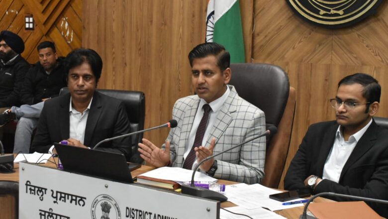 ‘ਪੰਜਾਬ ਸੜਕ ਸਫਾਈ ਮਿਸ਼ਨ’ ; ਡਿਪਟੀ ਕਮਿਸ਼ਨਰ ਨੇ ਅਧਿਕਾਰੀਆਂ ਵੱਲੋਂ ਗੋਦ ਲਈਆਂ ਸੜਕਾਂ ਦੇ ਸੁਚੱਜੇ ਰੱਖ-ਰਖਾਅ ਲਈ ਕੀਤੇ ਜਾ ਰਹੇ ਯਤਨਾਂ ਦੀ ਕੀਤੀ ਸਮੀਖਿਆ