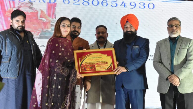 ਸੂਬੇ ਤੇ ਦੇਸ਼ ਦੀ ਆਰਥਿਕ ਤੇ ਸਮਾਜਿਕ ਤਰੱਕੀ ’ਚ ਮਹਿਲਾਵਾਂ ਵਲੋਂ ਪਾਇਆ ਜਾ ਰਿਹਾ ਵੱਡਮੁੱਲਾ ਯੋਗਦਾਨ : ਜਸਵੀਰ ਸਿੰਘ ਗੜ੍ਹੀ