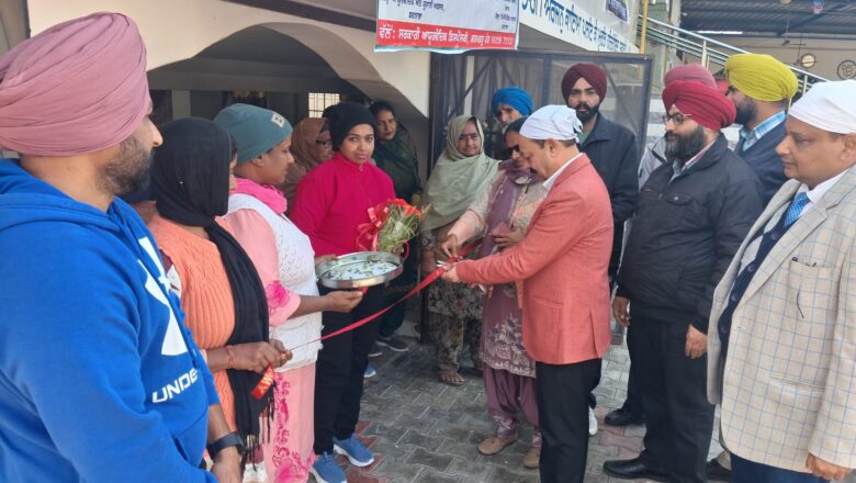 ਪਿੰਡ ਕਰਮਗੜ੍ਹ ਵਿੱਚ ਆਯੂਸ਼ ਮੈਡੀਕਲ ਚੈੱਕਅਪ ਕੈਂਪ ਲਗਾਇਆ