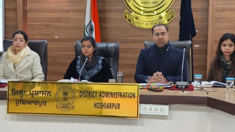 ਡਿਪਟੀ ਕਮਿਸ਼ਨਰ ਨੇ ਮਾਲ ਅਧਿਕਾਰੀਆਂ ਦੀ ਮੀਟਿੰਗ ਦੌਰਾਨ ਯੋਜਨਾਵਾਂ ਦੀ ਪ੍ਰਗਤੀ ਦੀ ਕੀਤੀ ਸਮੀਖਿਆ