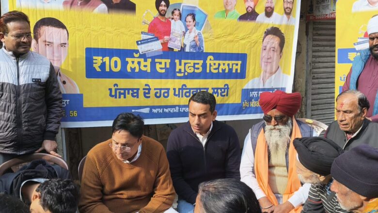 ਵਿਧਾਇਕ ਡਾ. ਗੁਪਤਾ ਨੇ ਵੱਖ-ਵੱਖ ਵਾਰਡਾਂ ਦਾ ਦੌਰਾ ਕੀਤਾ ਅਤੇ ਸੈਂਕੜੇ ਲੋਕਾਂ ਨੂੰ ਸਿਹਤ ਬੀਮਾ ਕਾਰਡ ਸਲਿੱਪਾਂ ਜਾਰੀ ਕੀਤੀਆਂ