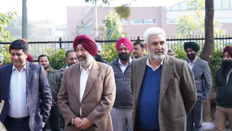 ਲਾਲ ਚੰਦ ਕਟਾਰੂਚੱਕ ਅਨਾਜ ਭਵਨ ਵਿਖੇ ਲੋਹੜੀ ਦੇ ਜਸ਼ਨ ਵਿੱਚ ਸ਼ਾਮਲ ਹੋਏ