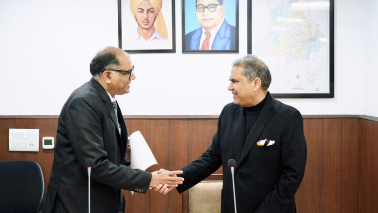 ਕੈਬਨਿਟ ਮੰਤਰੀ ਸੰਜੀਵ ਅਰੋੜਾ ਨੇ ਪੰਜਾਬ ਰਾਜ ਬਿਜਲੀ ਰੈਗੂਲੇਟਰੀ ਕਮਿਸ਼ਨ ਦੇ ਨਵ-ਨਿਯੁਕਤ ਮੈਂਬਰ ਨੂੰ ਸਹੁੰ ਚੁਕਾਈ