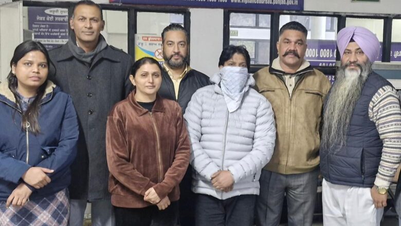 ਵਿਜੀਲੈਂਸ ਬਿਊਰੋ ਨੇ ਠੇਕਾ ਅਧਾਰਤ ਕਰਮਚਾਰੀ ਨੂੰ 4000 ਰੁਪਏ ਰਿਸ਼ਵਤ ਲੈਂਦਿਆਂ ਰੰਗੇ ਹੱਥੀਂ ਕੀਤਾ ਕਾਬੂ