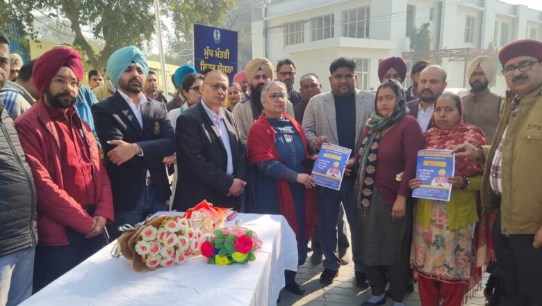 ਸਿਵਲ ਹਸਪਤਾਲ ਫਰੀਦਕੋਟ ਵਿਖੇ ਮੁੱਖ ਮੰਤਰੀ ਸਿਹਤ ਯੋਜਨਾ ਦੀ ਰਜਿਸਟਰੇਸ਼ਨ ਦੀ ਕੀਤੀ ਸ਼ੁਰੂਆਤ