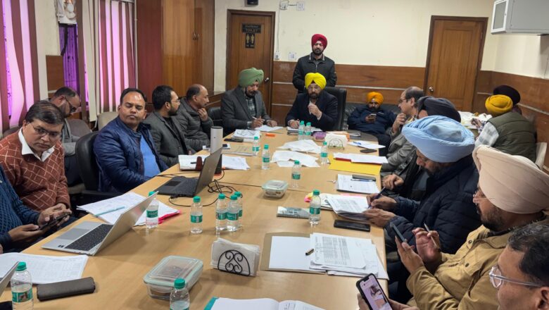 ਹਰਭਜਨ ਸਿੰਘ ਈ.ਟੀ.ਓ. ਵੱਲੋਂ ਸੂਬੇ ਵਿੱਚ ਸੜਕੀ ਬੁਨਿਆਦੀ ਢਾਂਚੇ ਦੀ ਮਜ਼ਬੂਤੀ ਲਈ ਲੋਕ ਨਿਰਮਾਣ ਵਿਭਾਗ ਦੇ ਕੰਮਾਂ ਦਾ ਜਾਇਜ਼ਾ