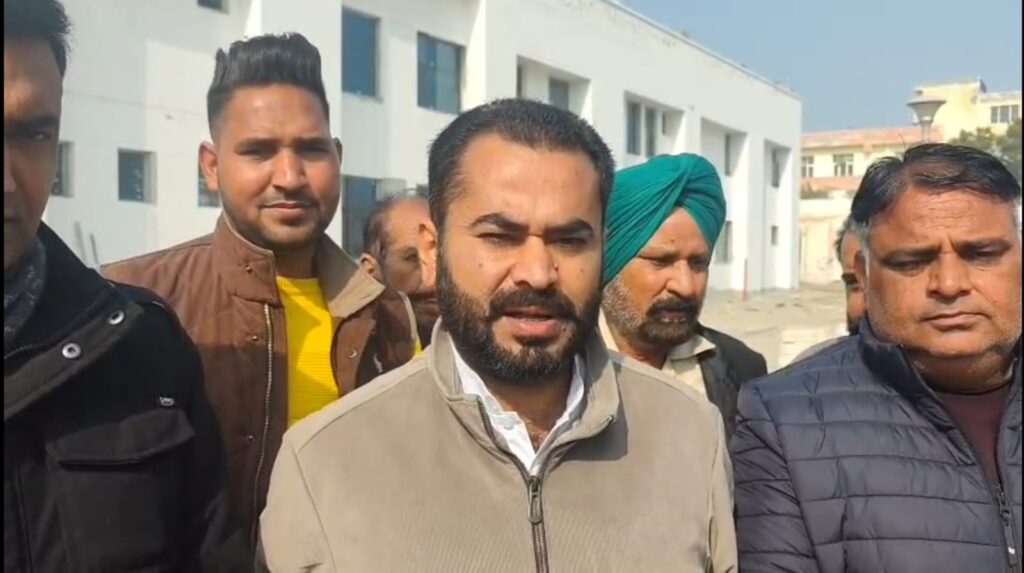 Ad12139b 4c1d 4527 b52b 1500e21f1255