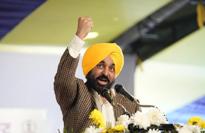 ਸ਼੍ਰੋਮਣੀ ਗੁਰਦੁਆਰਾ ਪ੍ਰਬੰਧਕ ਕਮੇਟੀ ਦੇ ਪ੍ਰਧਾਨ ਗੁਰੂ ਸਾਹਿਬਾਨ ਦੇ ਸਿਪਾਹੀ ਬਣਨ ਦੀ ਬਜਾਏ ਸੁਖਬੀਰ ਬਾਦਲ ਦੇ ਸਿਪਾਹੀ ਬਣੇ ਹੋਏ ਹਨ ਜੋ ਪੰਥ ਲਈ ਬਹੁਤ ਮੰਦਭਾਗਾ-ਮੁੱਖ ਮੰਤਰੀ ਭਗਵੰਤ ਸਿੰਘ ਮਾਨ