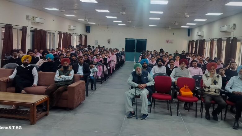 ਭਾਸ਼ਾ ਦਫ਼ਤਰ ਫਰੀਦਕੋਟ ਵੱਲੋਂ ਕੌਮਾਂਤਰੀ ਮਾਂ-ਬੋਲੀ ਦਿਹਾੜੇ ਨੂੰ ਸਮਰਪਿਤ ਵਿਚਾਰ ਚਰਚਾ ਕਰਵਾਈ ਗਈ