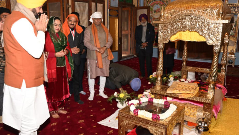 नाभा हीरा महल पहुंचे मुख्यमंत्री नायब सिंह सैनी, कुंवर अभ्युदय प्रताप सिंह की दस्तारबंदी में हुए शामिल