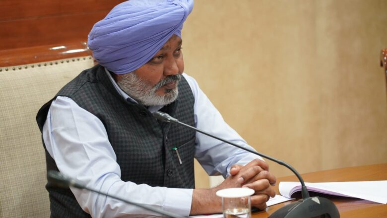 ਪੈਨਸ਼ਨਰ ਸੇਵਾ ਪੋਰਟਲ ਦੇ ਸਾਰੇ ਲੰਬਿਤ ਮੁੱਦਿਆਂ ਦਾ 31 ਮਾਰਚ, 2026 ਤੱਕ ਨਿਪਟਾਰਾ ਕਰਨਾ ਲਾਜ਼ਮੀ, ਅਣਗਹਿਲੀ ਵਰਤਣ ਵਾਲੇ ਬੈਂਕਾਂ ਵਿਰੁੱਧ ਹੋਵੇਗੀ ਸਖ਼ਤ ਕਾਰਵਾਈ: ਹਰਪਾਲ ਸਿੰਘ ਚੀਮਾ