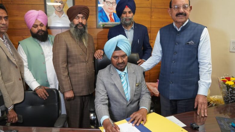 ਗੁਰਚਰਨ ਸਿੰਘ ਨੇ ਕੈਬਨਿਟ ਮੰਤਰੀਆਂ ਦੀ ਹਾਜ਼ਰੀ ਵਿੱਚ ਪੈਸਕੋ ਦੇ ਚੇਅਰਮੈਨ ਦਾ ਅਹੁਦਾ ਸੰਭਾਲਿਆ