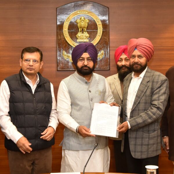ਮਾਲ ਮੰਤਰੀ ਹਰਦੀਪ ਸਿੰਘ ਮੁੰਡੀਆਂ ਨੇ ਨਾਇਬ ਤਹਿਸੀਲਦਾਰਾਂ ਵਜੋਂ ਪਦਉੱਨਤ ਹੋਏ 16 ਅਧਿਕਾਰੀਆਂ ਨੂੰ ਸੌਂਪੇ ਤਰੱਕੀ ਪੱਤਰ
