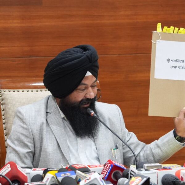 ਐਸ.ਸੀ.ਕਮਿਸਨ ਵਲੋਂ ਭੇਜੇ ਨੋਟਿਸ ਨੂੰ ਪ੍ਰਤਾਪ ਸਿੰਘ ਬਾਜਵਾ ਦੇ ਘਰੇਲੂ ਮੁਲਾਜ਼ਮਾਂ ਨੇ ਲੈਣ ਤੋਂ ਕੀਤਾ ਇਨਕਾਰ: ਜਸਵੀਰ ਸਿੰਘ ਗੜ੍ਹੀ