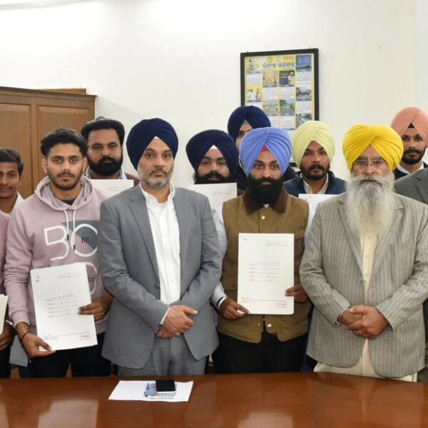 ਗੁਰਮੀਤ ਸਿੰਘ ਖੁੱਡੀਆਂ ਨੇ 13 ਖੇਤੀਬਾੜੀ ਸਬ-ਇੰਸਪੈਕਟਰਾਂ ਨੂੰ ਨਿਯੁਕਤੀ ਪੱਤਰ ਸੌਂਪੇ