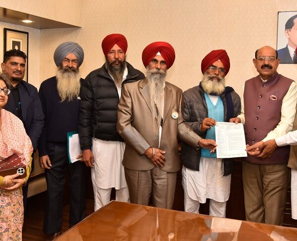 ਆਜ਼ਾਦੀ ਘੁਲਾਟੀਆਂ ਦੇ ਪਰਿਵਾਰਾਂ ਦੀਆਂ ਜਾਇਜ਼ ਮੰਗਾਂ ਨੂੰ ਪਹਿਲ ਦੇ ਆਧਾਰ ’ਤੇ ਪੂਰਾ ਕੀਤਾ ਜਾਵੇਗਾ : ਮੋਹਿੰਦਰ ਭਗਤ