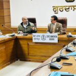 ਪੰਜਾਬ ਰਾਜ ਖੁਰਾਕ ਕਮਿਸ਼ਨ ਦੇ ਚੇਅਰਮੈਨ ਬਾਲ ਮੁਕੰਦ ਸ਼ਰਮਾ ਗੁਰਦਾਸਪੁਰ ਪਹੁੰਚੇ- ਅਧਿਕਾਰੀਆਂ ਨਾਲ ਕੀਤੀ ਮੀਟਿੰਗ