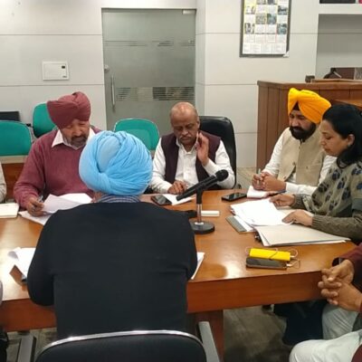 ਮੁੱਖ ਮੰਤਰੀ ਸਿਹਤ ਯੋਜਨਾ ਤਹਿਤ ਕਾਰਡ ਬਣਾਉਣ ਲਈ ਲਗਾਏ ਜਾ ਰਹੇ ਕੈਂਪਾਂ ਦਾ ਲੋਕ ਲੈਣ ਲਾਹਾ-ਡਿਪਟੀ ਕਮਿਸ਼ਨਰ ਨਵਜੋਤ ਕੌਰ