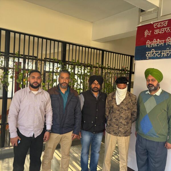 ਵਿਜੀਲੈਂਸ ਬਿਊਰੋ ਨੇ ਨਾਇਬ ਕੋਰਟ ਨੂੰ 8000 ਰੁਪਏ ਰਿਸ਼ਵਤ ਲੈਂਦਿਆਂ ਰੰਗੇ ਹੱਥੀਂ ਕੀਤਾ ਕਾਬੂ