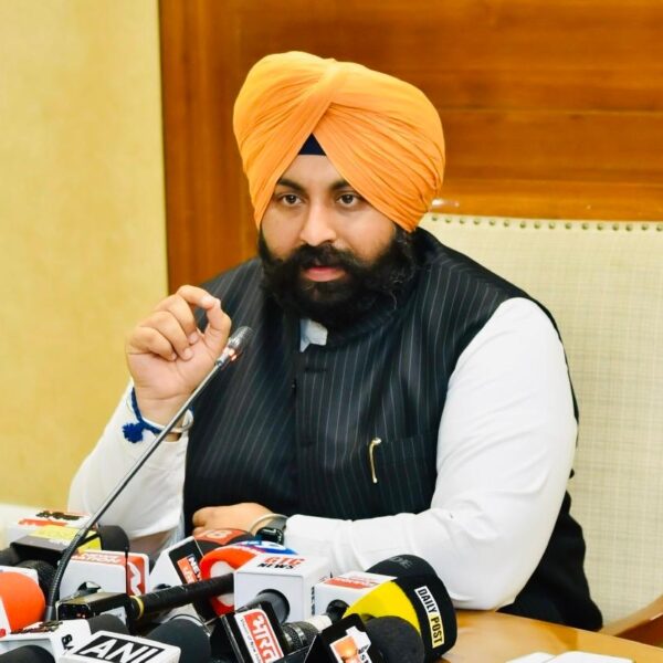 ਭਗਵੰਤ ਮਾਨ ਸਰਕਾਰ ਦੀ ਸਿੱਖਿਆ ਕ੍ਰਾਂਤੀ ਦੇ ਇਤਿਹਾਸਕ ਨਤੀਜੇ ਸਾਹਮਣੇ ਆਉਣ ਲੱਗੇ, ਸਰਕਾਰੀ ਸਕੂਲਾਂ ਦੇ 305 ਵਿਦਿਆਰਥੀ ਨੇ ਪਾਸ ਕੀਤਾ ਜੇ.ਈ.ਈ. ਮੇਨਜ਼ : ਹਰਜੋਤ ਸਿੰਘ ਬੈਂਸ